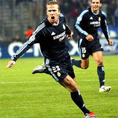 David Beckham celebra el primer gol contra el Olympique de Marsella.