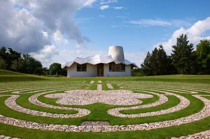 En la localidad de Dundee, en Escocia, el arquitecto Frank Gehry diseñó, en 2003, su hospital Maggie's Centre.