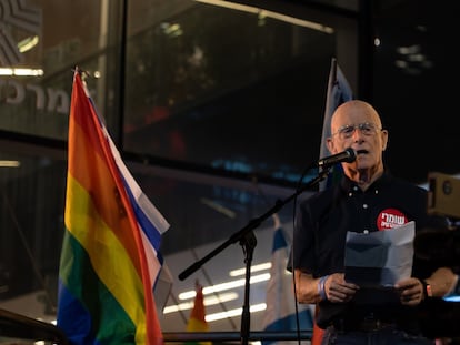 Ami Ayalon, en una manifestación contra la política de Benjamín Netanyahu, en abril en Haifa, en una foto cedida por el entrevistado.