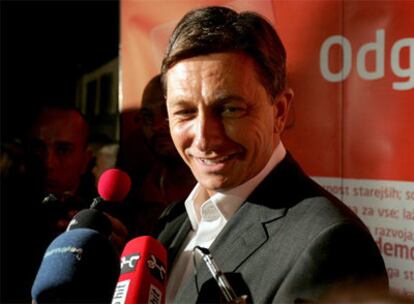 El presidente del partido de los Socialdemócratas, Borut Pahor, atiende a los medios tras vencer en las elecciones parlamentarias en Eslovenia.