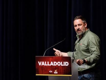 El presidente de Vox, Santiago Abascal, participa en un mitin en Valladolid, este viernes.