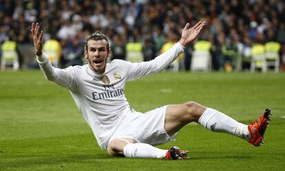 Bale reclama una falta al juez asistente