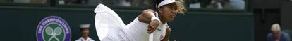 Naomi Osaka sirve frente a Putintseva.