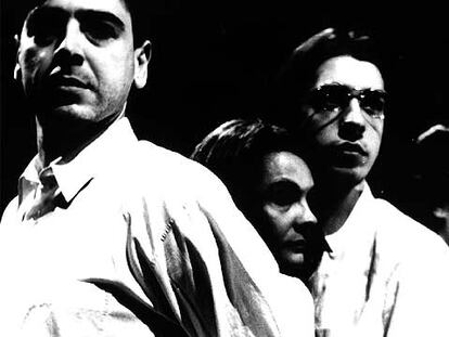 Una escena de la obra 'Las manos sucias', interpretada por el grupo Espacio 3000.