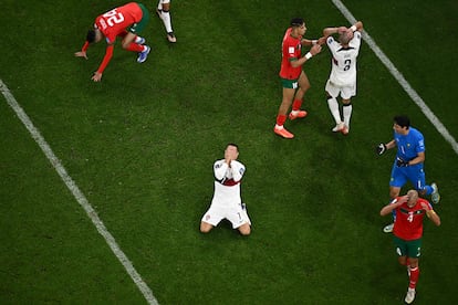 Cristiano Ronaldo, lamentándose después de fallar una ocasión de gol ante Marruecos.  