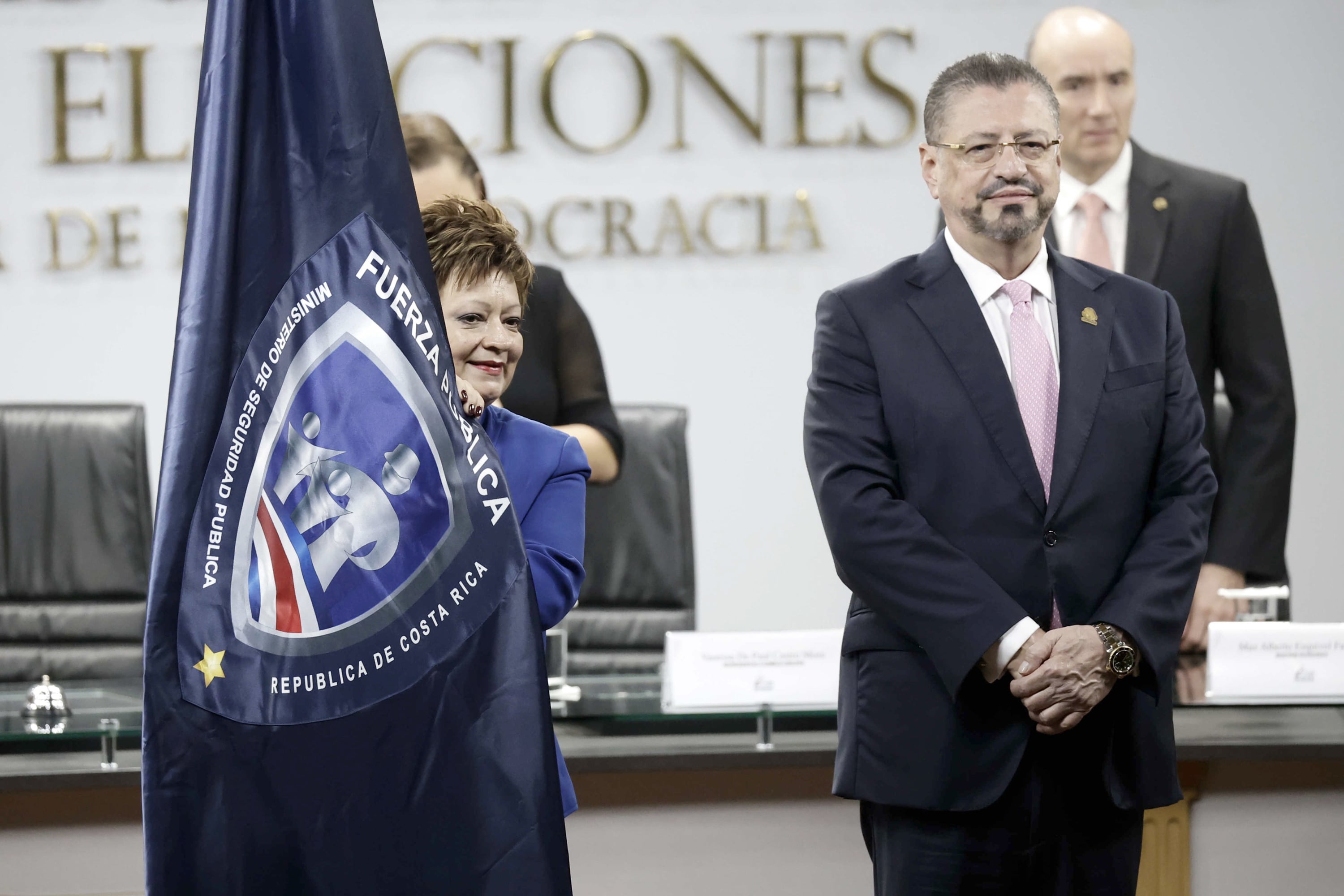 Chaves activa una tensión inédita con el Tribunal Electoral en el inicio crispado de la campaña