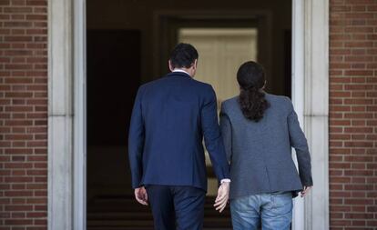 Pedro Sánchez recibe en el Palacio de La Moncloa al lider de Unidas Podemos, Pablo Iglesias.