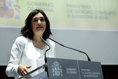 La nueva ministra de Sanidad, Consumo y Bienestar Social, Carmen Montón, interviene en el acto de toma de posesión celebrado hoy en el ministerio.