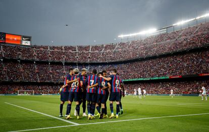 Los jugadores del Barcelona celebran uno de los goles ante el Pumas en el trofeo Joan Gamper el pasado domingo.