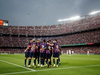 Los jugadores del Barcelona celebran uno de los goles ante el Pumas en el trofeo Joan Gamper el pasado domingo.