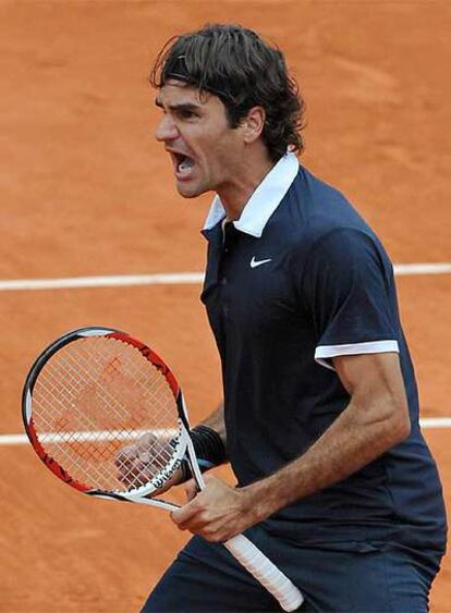 Federer celebra con rabia un punto ante Monfils