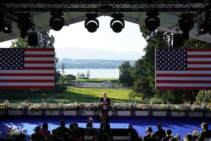 Biden habla con la prensa tras la cumbre con Putin, este miércoles en Ginebra.
