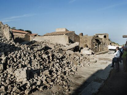Ruinas de la Casa de los Gladiadores de Pompeya tras su hundimiento el pasado sábado.