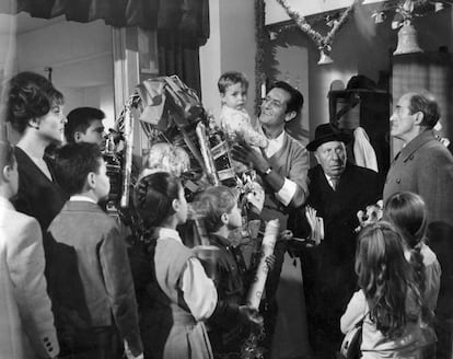 Alberto Closas, Pepe Isbert... y Chencho, el niño de la casa. Antes, la televisión ponía en Navidad 'La gran familia', que se estrenó un 20 de diciembre de 1962. Ahora se ha cambiado por alguna serie estadounidense de Netflix.