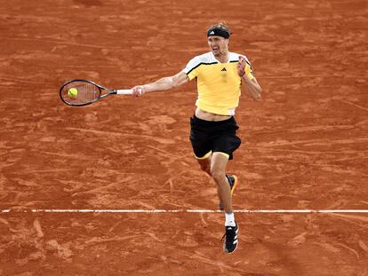 Zverev, durante el partido contra Griekspoor en la pista Philippe Chatrier de París.