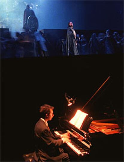 Leonardo Catalanotto intrepreta <b></b><i>Otello</i> al piano. Al fondo, Carlos Álvarez.