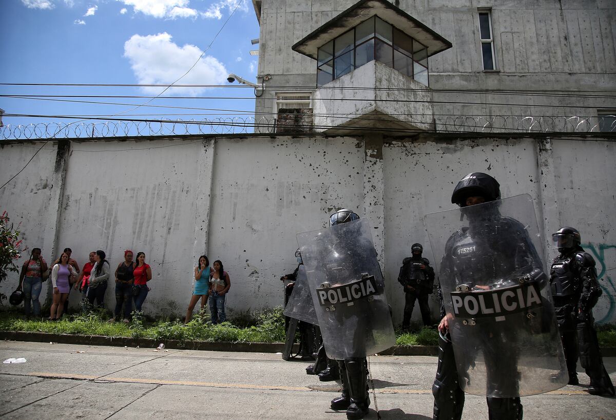 La Policía captura a seis guardias del Inpec en un operativo contra las ...