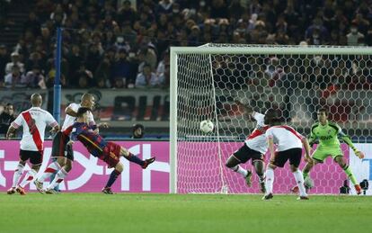 Messi firma el primer gol del Bar&ccedil;a frente a River.