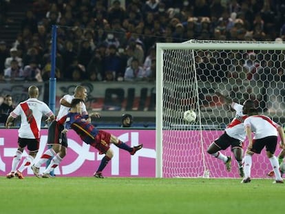 Messi firma el primer gol del Barça frente a River.