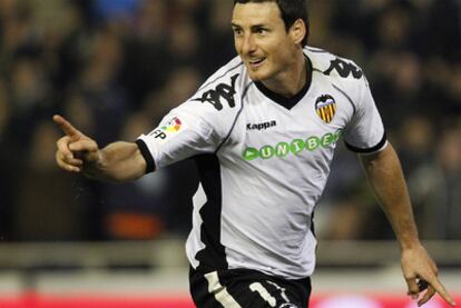 Aduriz celebra su gol