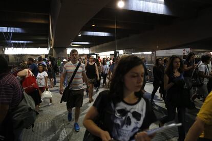 Viajeros en la estación de Atocha de Madrid.