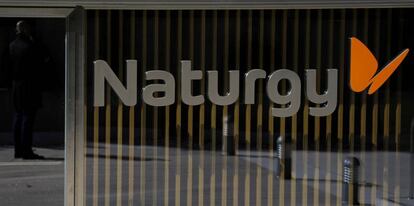 Logotipo de Naturgy en sus cuarteles centrales en Madrid. 