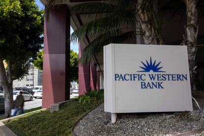 Oficina de Pacific Western Bank en Los Ángeles (California).