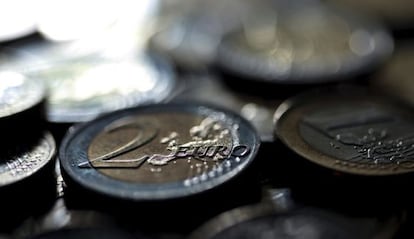Detalle de varias monedas de euro.
