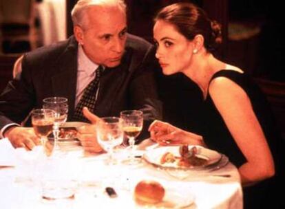 Michel Serrault y Emmanuelle Béart, en una escena de <i>Nelly y el señor Arnaud,</i> de Claude Sautet (1995).