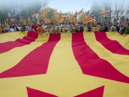 Una gran estelada a la Diada del 2012 a Barcelona.