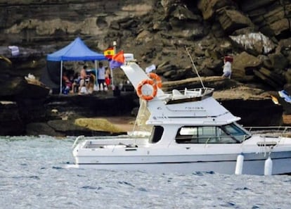 Furtivos cazados por la Guardia Civil en el islote de Alegranza en septiembre de 2015. 