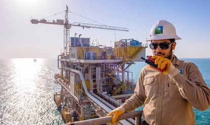 El complejo petrolero Tanajib, propiedad de Aramco, en el golfo Pérsico.