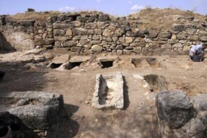 Tumbas del siglo VII con restos humanos del yacimiento visigodo de Los Hitos, en Arisgotas.