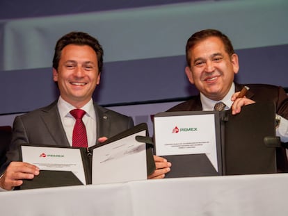 Emilio Lozoya, antiguo director de Pemex, junto al empresario Alonso Ancira, el 12 de septiembre de 2013.