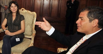 Correa, ayer, con la líder estudiantil chilena Camila Vallejo.