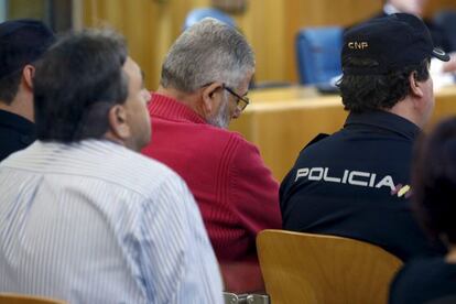 Laureano Oubi&ntilde;a, de rojo, durante la sesi&oacute;n del juicio en la Audiencia Nacional.