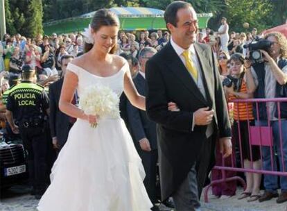 José Bono, con su hija Amelia, el día de la boda.