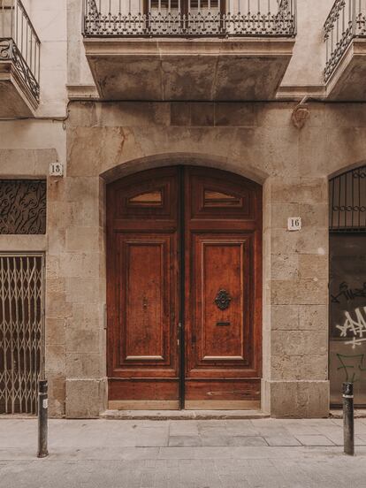 La fachada ha sido restaurada respetando la piedra original del edificio.