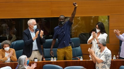 El diputado de Unidas Podemos Mbayé, tras las alusiones de Rocío Monaterio, en el debate de investidura.