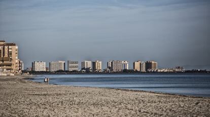 La parte mediterránea de La Manga tiene las playas más anchas, pero también están en proceso de regresión.