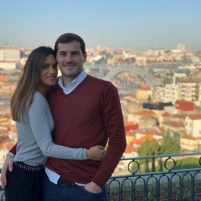 Iker Casillas y Sara Carbonero se casaron en secreto en 2016. Este año han vivido momentos muy duros: el portero sufrió un infarto de miocardio el pasado mes de mayo y la periodista acaba de terminar el tratamiento de quimioterapia que ha recibido tras ser operada de cáncer de ovario.