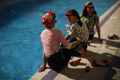 Asistentes vestidas en la onda &#039;rockabilly&#039; en el Rockin&#039;Race Jamboree de Torremolinos. 