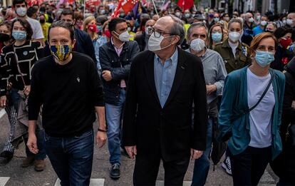 Pablo Iglesias, Ángel Gabilondo y Mónica García, durante la manifestación en Madrid.