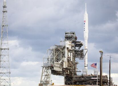 El 'Ares I-X', en la plataforma de lanzamiento 39B del Centro Espacial Kennedy de Florida (EE UU)