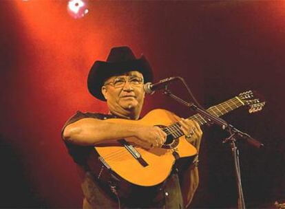 El cantante cubano Elíades Ochoa, durante su actuación la noche del sábado.