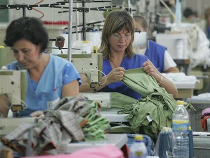 Trabajadoras de una empresa textil en Valencia.