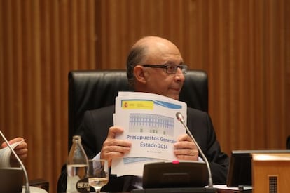 El ministro de Hacienda, Cristóbal Montoro, en el Congreso