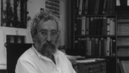 Manuel de las Casas en su estudio de Madrid, en 1997.
