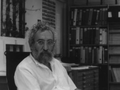 Manuel de las Casas en su estudio de Madrid, en 1997.