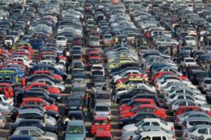 Miles de coches de segunda mano en un concesionario. EFE/Archivo